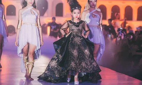 120 công chúa, hoàng tử nhí sải bước cùng thú cưng trên sàn catwalk